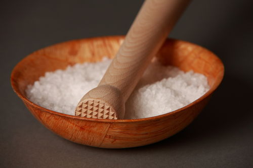【宝宝多大可以吃盐和糖有什么危害肾脏负担吗】